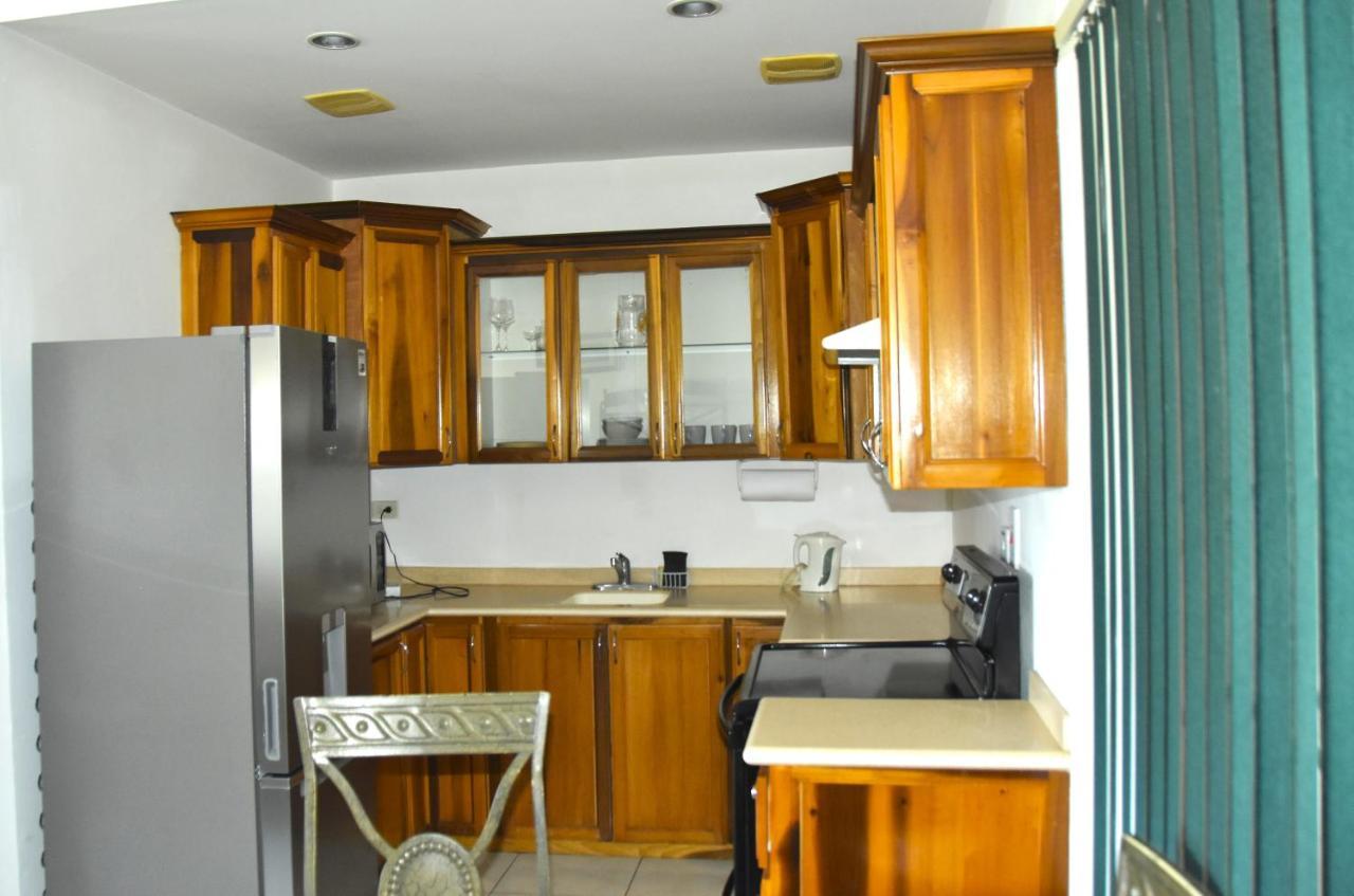 Embassy Deluxe Apartment Kingston